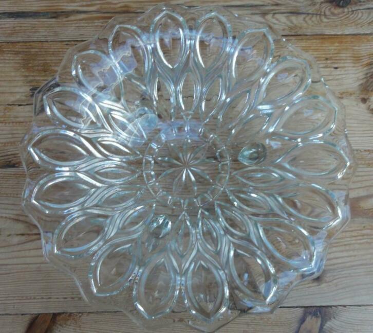 Sierlijke glazen ( fruit) schaal op 3 pootjes, Antiek en Kunst, Curiosa en Brocante, Ophalen of Verzenden