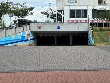 Te HUUR: parkeerplaats in Newport, te Rotterdam-Nesselande