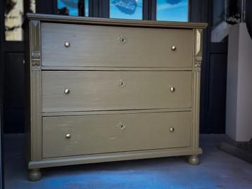 Vintage ladenkast army green  beschikbaar voor biedingen