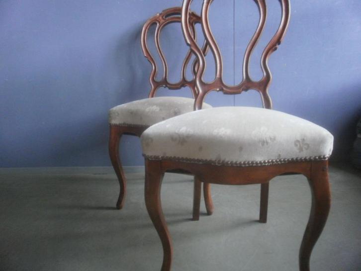 2 antieke victoriaanse beige-velours m lelie in stof v, Huis en Inrichting, Stoelen, Gebruikt, Twee, Hout, Stof, Overige materialen