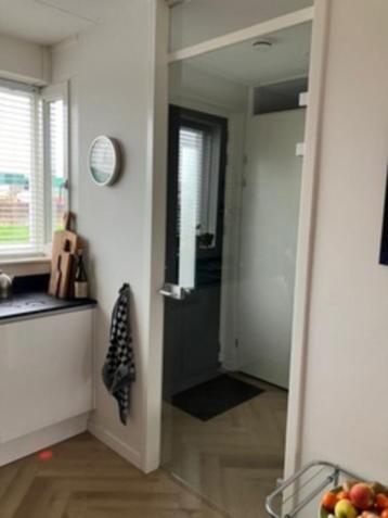 Glazen (helder) binnendeur met deurbeslag nieuwbouw 93x234 beschikbaar voor biedingen