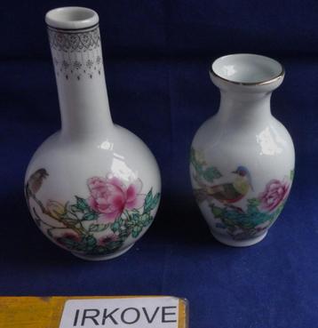 MINI VAASJES CHINA * Twee Stuks * beschikbaar voor biedingen