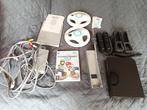 Zwarte Wii met 2 controllers, stuurtjes en Mario Kart, Ophalen of Verzenden, Zo goed als nieuw, Met 2 controllers