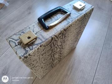 Vintage platenkoffer dossierkoffer slangenprint koffer beschikbaar voor biedingen
