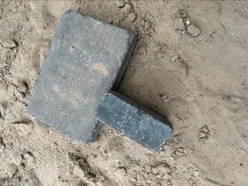 Grijze betonsteen voor tuin beschikbaar voor biedingen