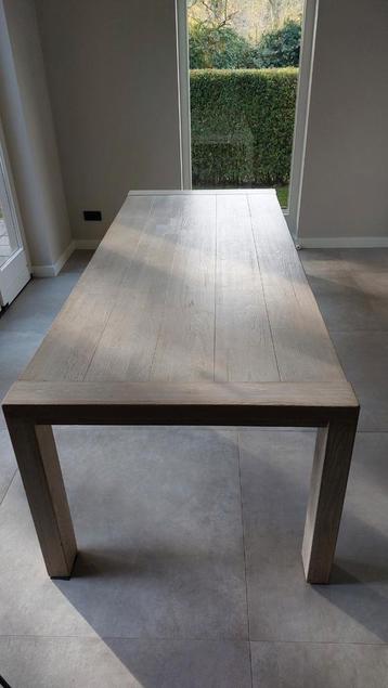 Eettafel licht grijs 240x100cm beschikbaar voor biedingen