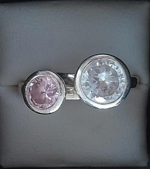 2 zilveren ringen roze en witte steen - maat 54 - 17,25, Sieraden, Tassen en Uiterlijk, Ringen, Gebruikt, Dame, 17 tot 18, Zilver