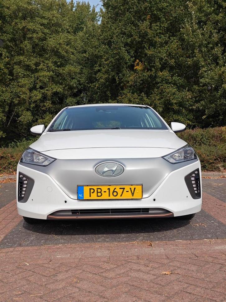 Hyundai IONIQ EV 120 pk Aut. 2017 Wit, Auto's, Hyundai, Particulier, IONIQ, Elektrisch, Hatchback, Automaat, Origineel Nederlands
