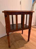 Thee servieskastje / bijzet tafel met glazen klepdeurtje, Huis en Inrichting, Kasten | Vitrinekasten, Ophalen, Minder dan 50 cm