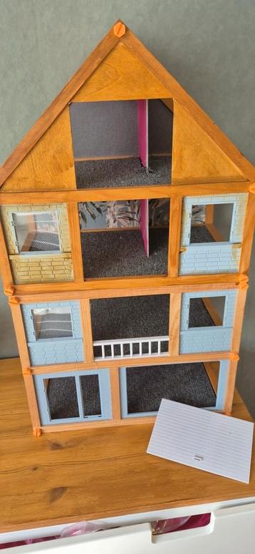 Poppenhuis beschikbaar voor biedingen