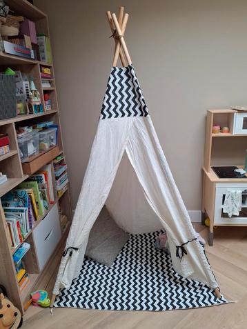 Leuke tipi tent voor kinderen om bijv. in te spelen of lezen beschikbaar voor biedingen