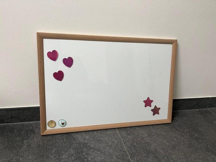 Magneetbord met houten frame, Huis en Inrichting, Woonaccessoires | Memoborden, Zo goed als nieuw, Magneetbord, Ophalen of Verzenden