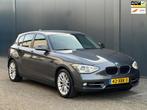 BMW 1-serie 118i AUT|Leder|StoelVW|Vol onderhoud|Topstaat!, Auto's, Euro 5, Achterwielaandrijving, Gebruikt, 4 cilinders