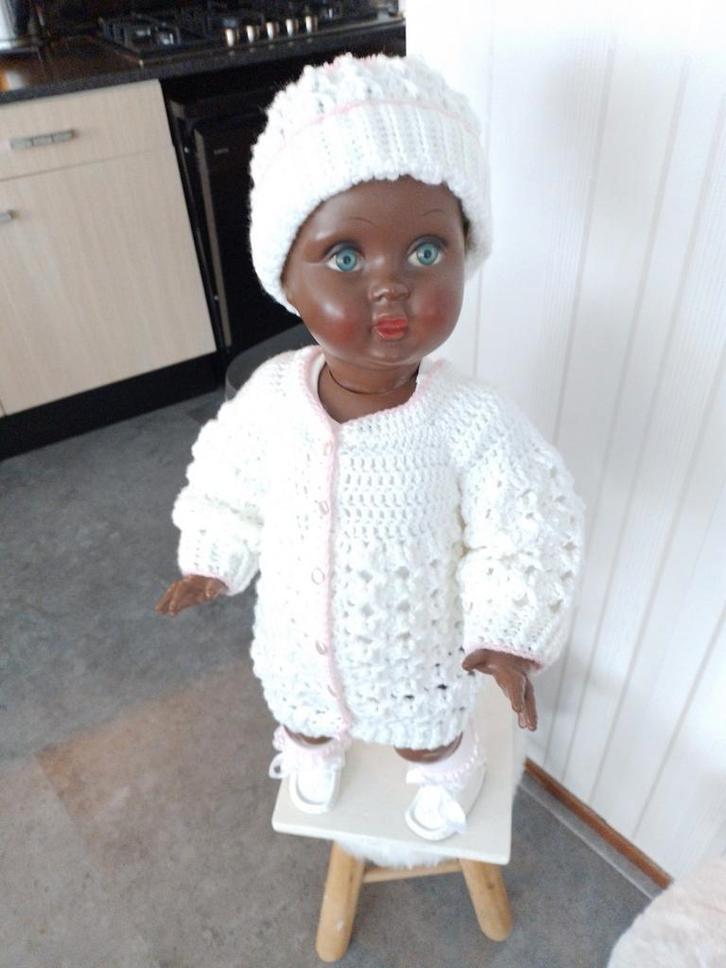 Grote Donkere Pop met Handgemaakte Kleding, Kinderen en Baby's, Speelgoed | Poppen, Zo goed als nieuw, Overige typen, Ophalen of Verzenden