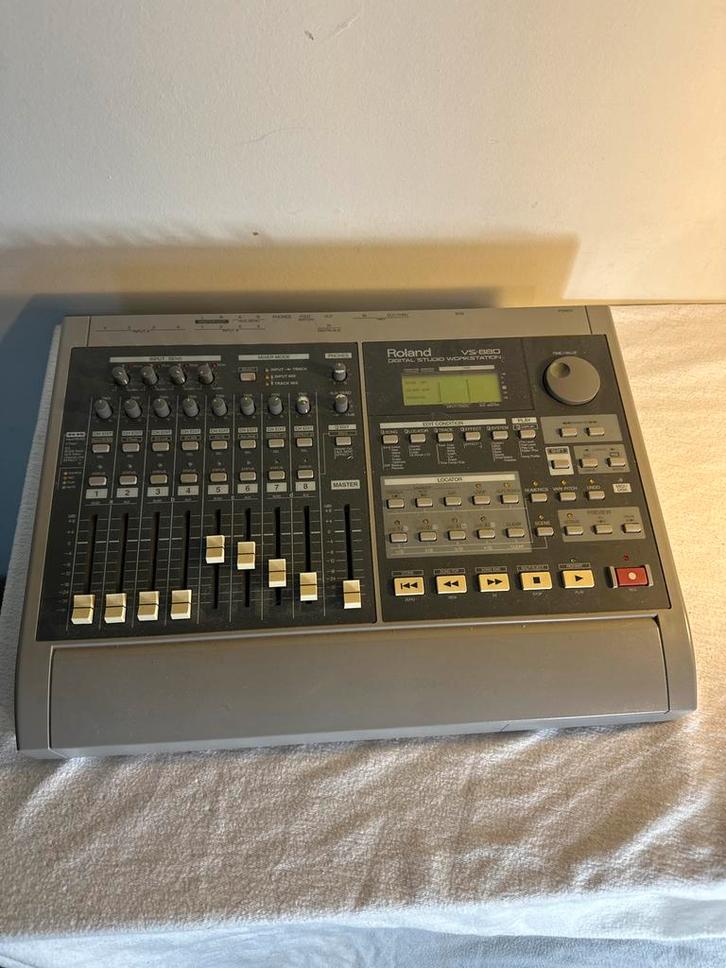 Roland VS-880 Digitale Studio Recorder, Muziek en Instrumenten, Mengpanelen, Gebruikt, 5 tot 10 kanalen, Microfooningang, Ophalen of Verzenden