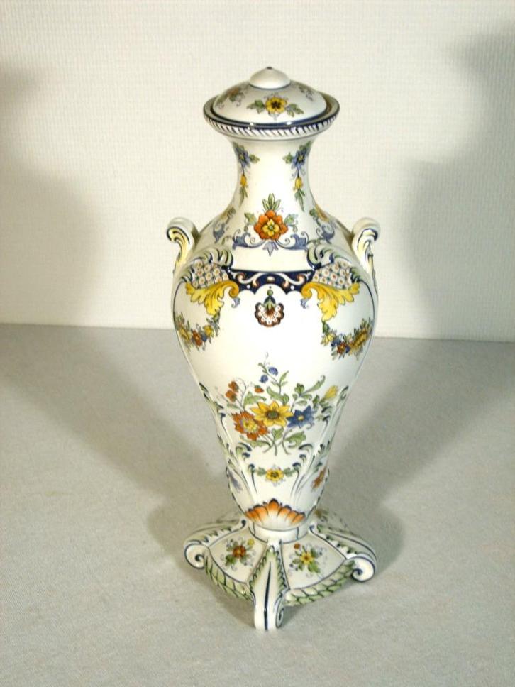 Witte faience dekselvaas, Huis en Inrichting, Woonaccessoires | Vazen, Zo goed als nieuw, Overige kleuren, Minder dan 50 cm, Aardewerk of Porselein