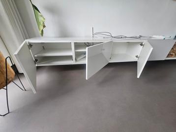 IKEA Besta TV-meubel wit hoogglans 3-deurs met glasplaat - afbeelding 3