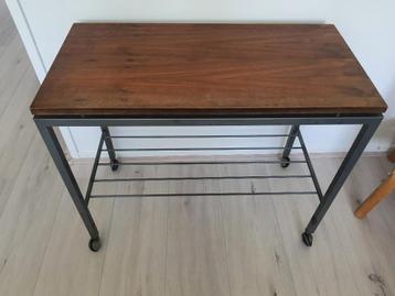 Orbit Vintage bijzettafel op wielen jaren 60/70 hout metaal beschikbaar voor biedingen