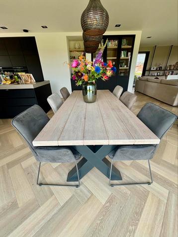 Eettafel (220cmx100cm) + 6 stoelen beschikbaar voor biedingen