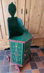 Ouderwetse antieke Hindeloopen kinderstoel., Ophalen