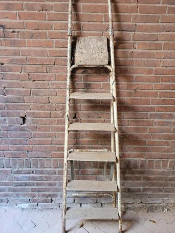 Vintage metalen trap - 5 treden - Opvouwbaar beschikbaar voor biedingen