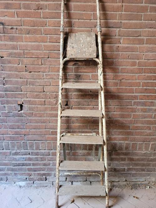 Vintage metalen trap - 5 treden - Opvouwbaar, Doe-het-zelf en Verbouw, Ladders en Trappen, Gebruikt, Trap, Minder dan 2 meter