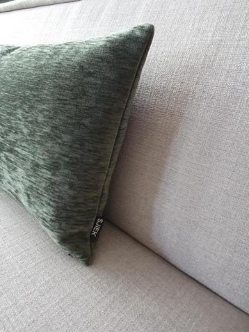 Prachtig groen velours kussen merk Sjiek van Het Heerenhuys  beschikbaar voor biedingen
