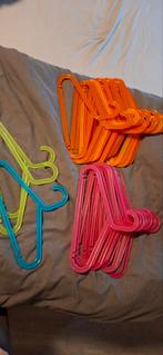 IKEA Kleerhangers - Roze, Oranje, Groen & Blauw, Kleding | Dames, Kledinghangers, Ophalen of Verzenden, Gebruikt, Kunststof, Kinderen en Volwassenen