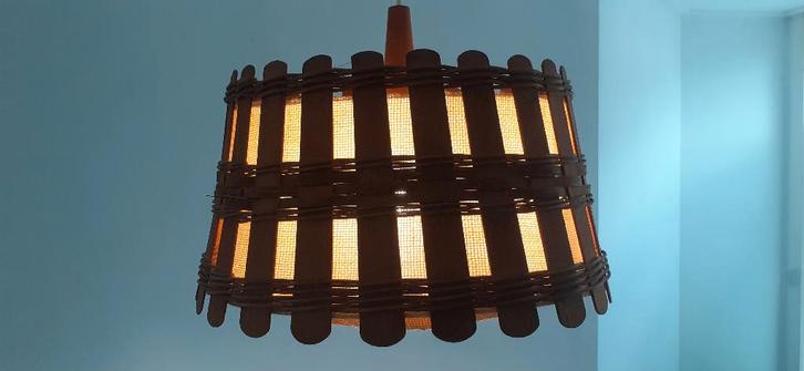 Vintage Scandinavische hanglamp, Huis en Inrichting, Lampen | Hanglampen, Gebruikt, Minder dan 50 cm, Hout, Metaal, Stof, Overige materialen