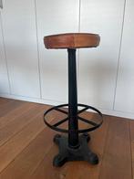 Barkruk Necchi leer met metalen onderkant., Huis en Inrichting, Barkrukken, Ophalen, Met voetsteun, 60 tot 90 cm, Leer