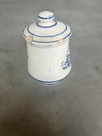 Antieke Keramieken Pot met Deksel beschikbaar voor biedingen