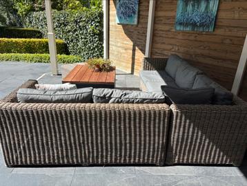 Grijze loungeset  met kussens met hocker beschikbaar voor biedingen