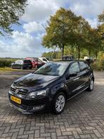 Volkswagen Polo 1.2 6V 2013 Zwart/ 1jr APK, Auto's, Voorwielaandrijving, Euro 5, 1198 cc, Zwart