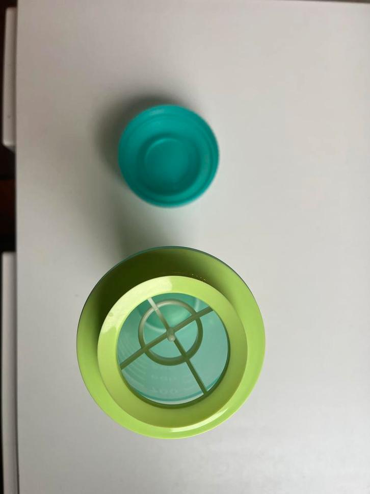 Tupperware Quickshaker 750ml - Luchtdicht, Huis en Inrichting, Keuken | Tupperware, Zo goed als nieuw, Beker of Kan, Blauw, Ophalen of Verzenden