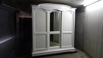 Slaapkamerkasten, kledingkasten brocante garderobe kasten beschikbaar voor biedingen