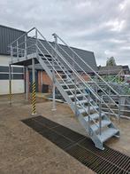 Stalen trap met bordes gegalv. Hoog 2,76 mtr. Nob149, Ophalen, Zo goed als nieuw, 2 tot 4 meter