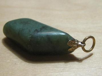 h. 2x grote edelsteenhanger JADE (1) beschikbaar voor biedingen