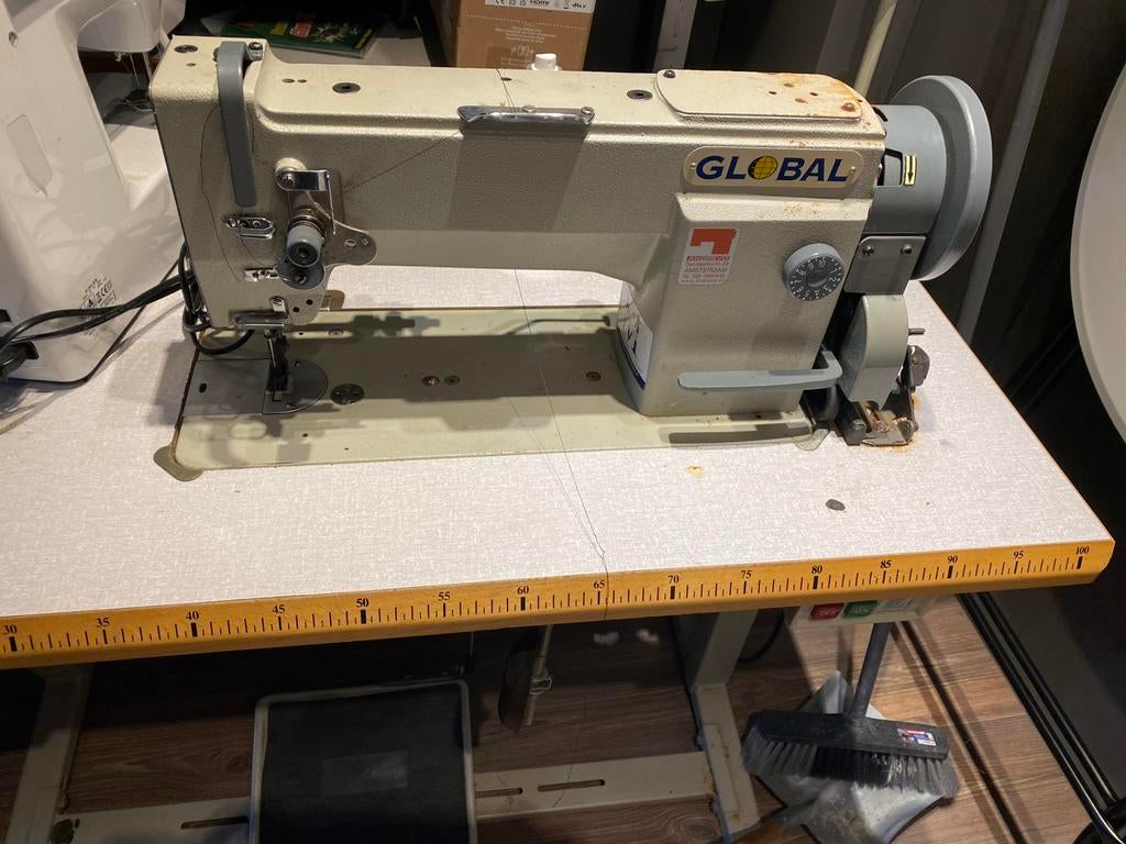 Blindzom naaimachine,, leer global naaimachine, Hobby en Vrije tijd, Naaimachines en Toebehoren, Zo goed als nieuw, Naaimachine