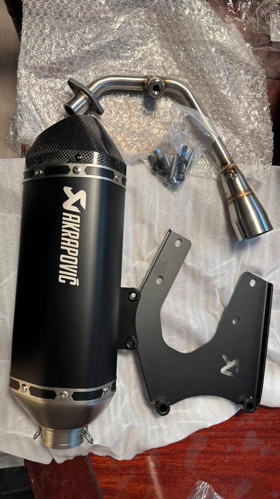 Nieuwe Vespa sprint/ primavera e4/e5 50/80cc akrapovic, Fietsen en Brommers, Brommeronderdelen | Scooters, Nieuw, Vespa, Uitlaat