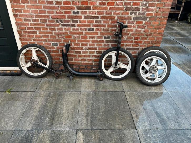 Puch z one frame met kenteken, Fietsen en Brommers, Snorfietsen en Snorscooters, Zo goed als nieuw, Piaggio, Tweetakt, Ophalen