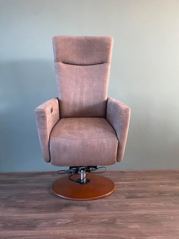 Elektrische prominent XL sta op stoel / relax fauteuil, Huis en Inrichting, Fauteuils, 50 tot 75 cm, Minder dan 75 cm, Ophalen