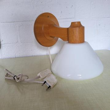 Vintage houten wandlamp  beschikbaar voor biedingen