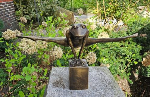 JUMPKIKKER 44 cm breed / bronzen beeld / tuinbeeld / brons, Tuin en Terras, Tuinbeelden, Nieuw, Dierenbeeld, Ophalen of Verzenden