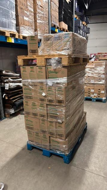 Gratis pallet kleenex mondmaskers per 5 verpakt in display beschikbaar voor biedingen