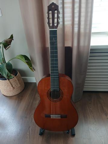 Yamaha Klassieke Gitaar + Standaard beschikbaar voor biedingen