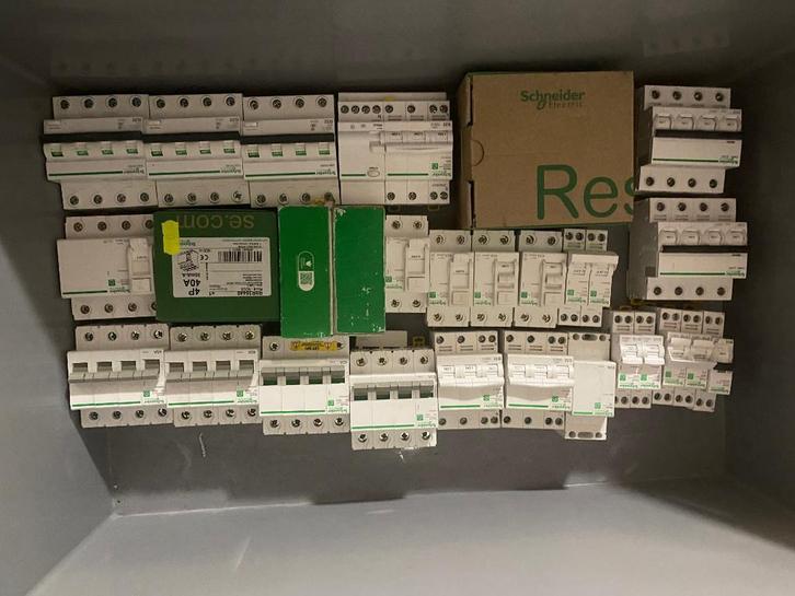 Schneider schakelmateriaal nieuw, Doe-het-zelf en Verbouw, Elektra en Kabels, Nieuw, Stopcontact, Ophalen of Verzenden