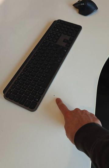 Twee witte Ikea Galant bureaus met één zijstuk in één koop - afbeelding 7