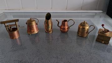Koperen miniatuur voorwerpen. beschikbaar voor biedingen