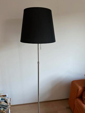 Vloerlamp dimbaar en in hoogte verstelbaar beschikbaar voor biedingen