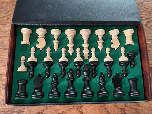 Houten schaakstukken in bewaar doos, Hobby en Vrije tijd, Gezelschapsspellen | Bordspellen, Nieuw, Ophalen of Verzenden